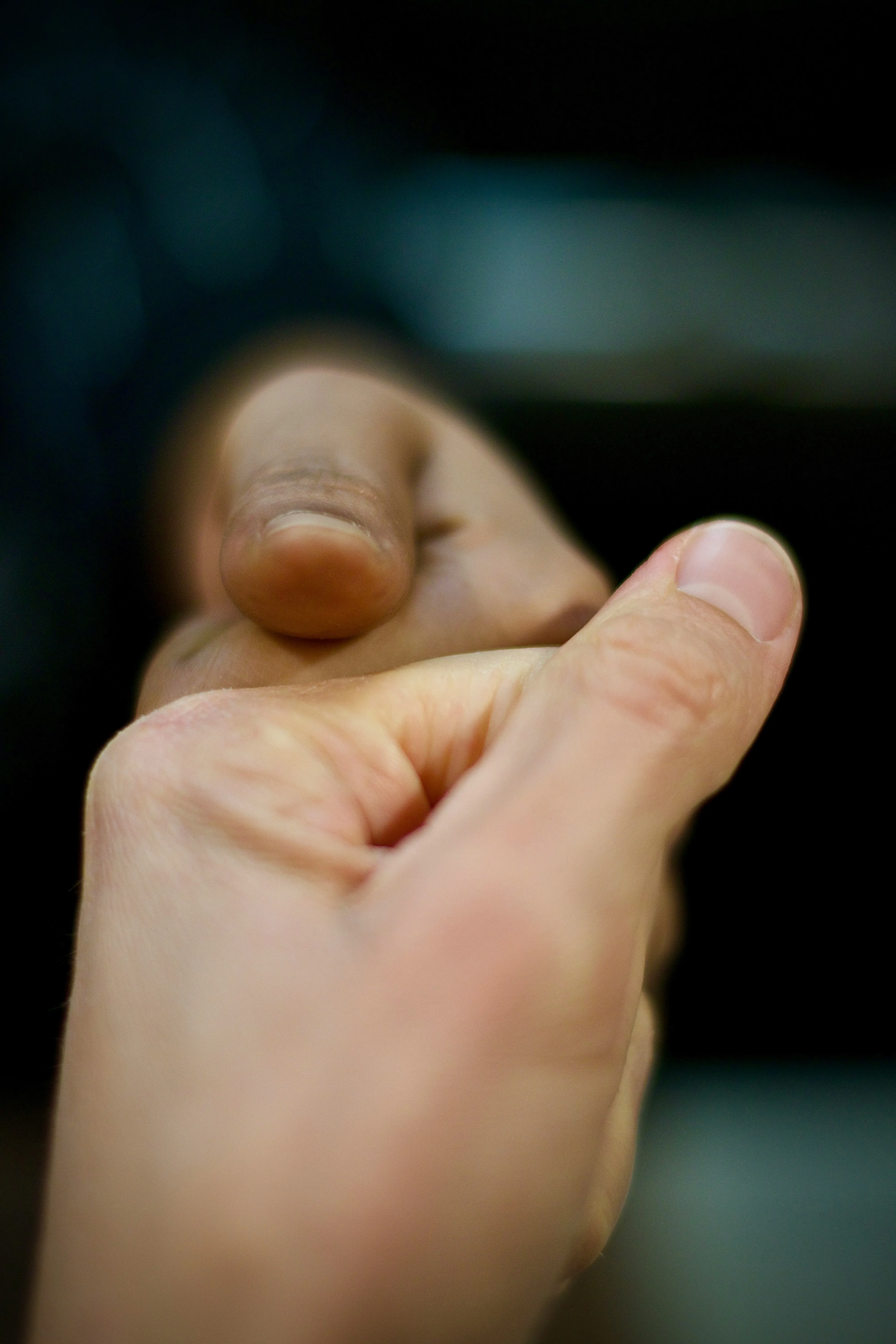 Close-up van een hand, gespecialiseerde handzorg bij Arcus Fysiotherapie